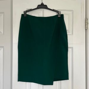 White House black market pencil skirt, size 2, green color. Worn once!!